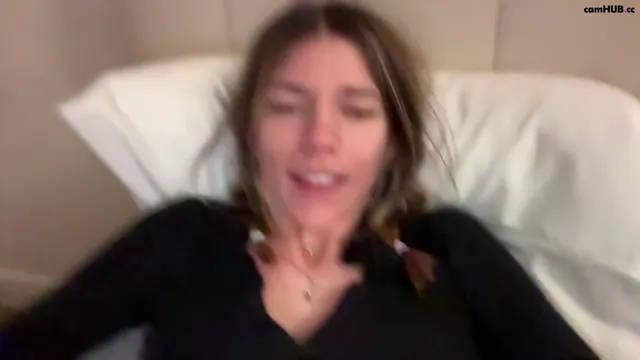 Oliviahansleyy Chaturbate 12-March-2025 touches herself between her legs