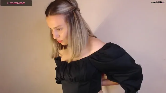 Esmeraldiyaa Chaturbate March-23-2025 naked poses for tokens