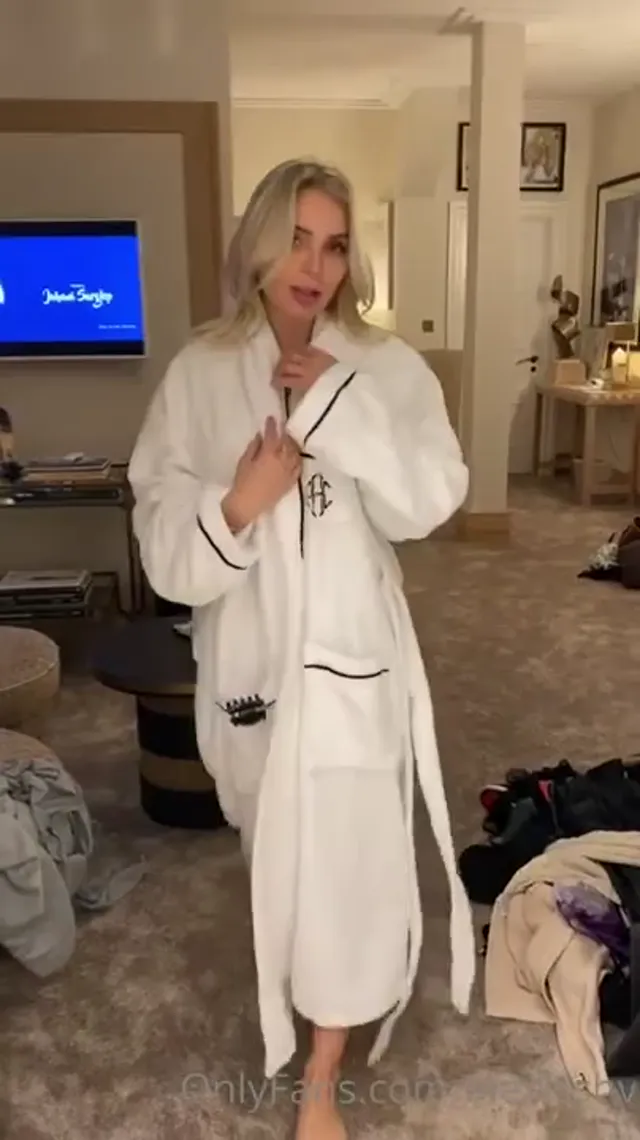 Alexisshv Onlyfans April-08-2025 naked posing in the bathroom