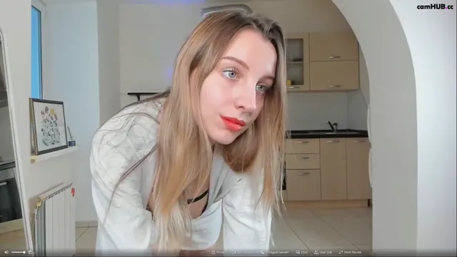 Loisbanwell Chaturbate April-08-2025 sexy blonde poses in front of the camera