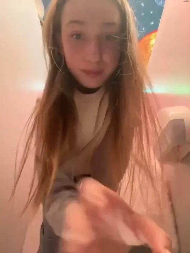 Lia_Love Chaturbate April-10-2025 showed her vagina on camera