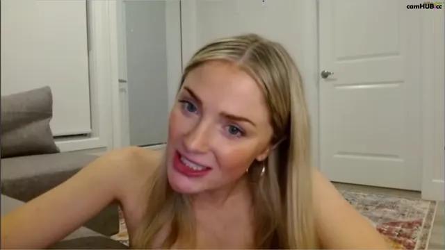 ALLYBEEXO shows her wonderful big tits in pvt HD