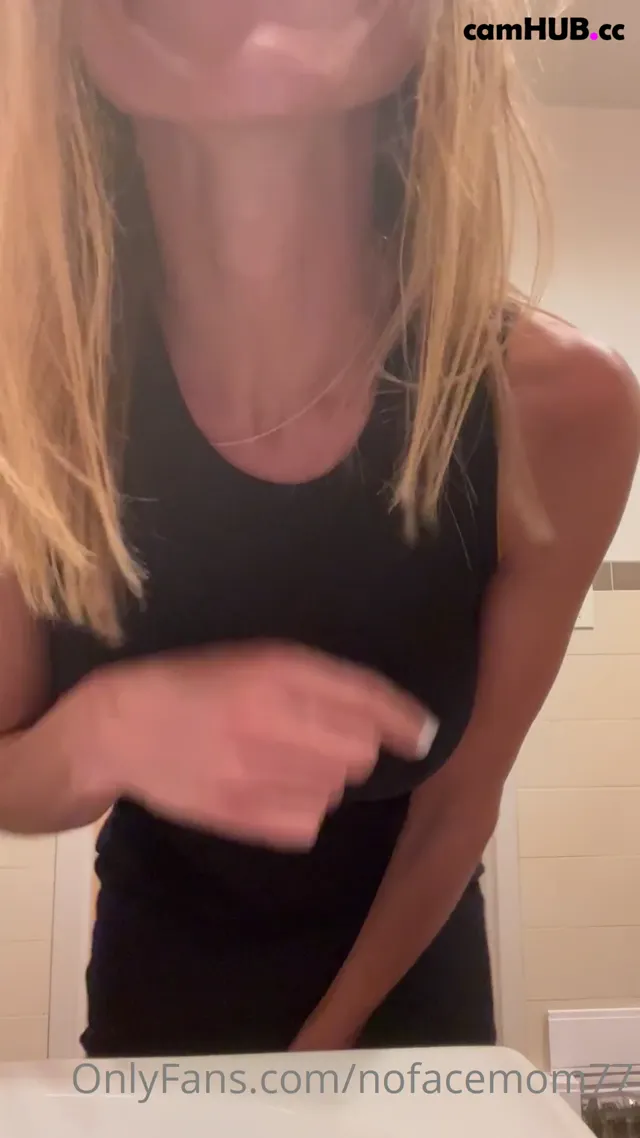 NoFaceMom – Bathroom Vibrator Solo