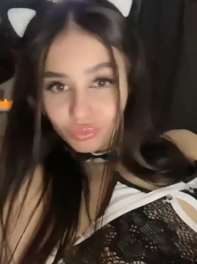 Sofia_Manya Chaturbate April-16-2025 showed what’s between her legs