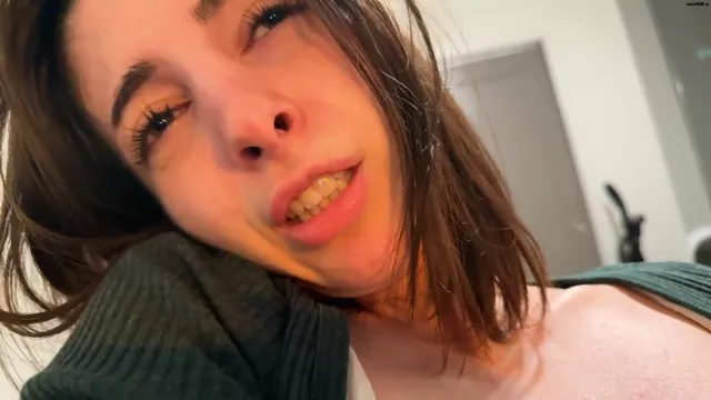 Rosykindred Chaturbate April-22-2025 tightly plays with a clitoris