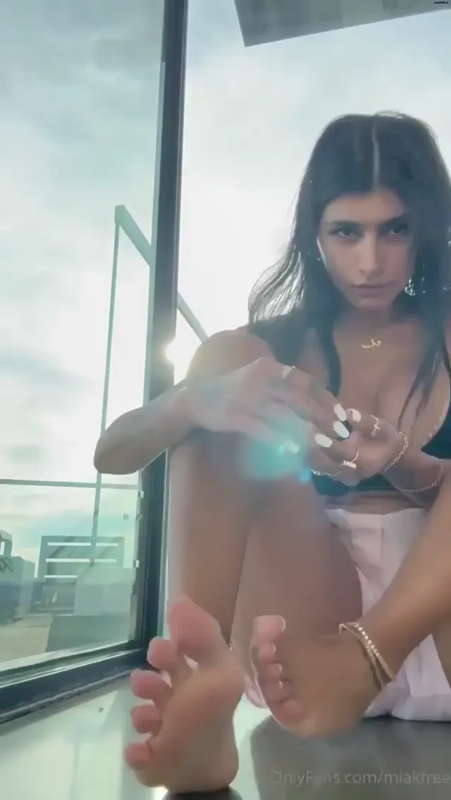 Watch Mia Khalifa Feet Tease