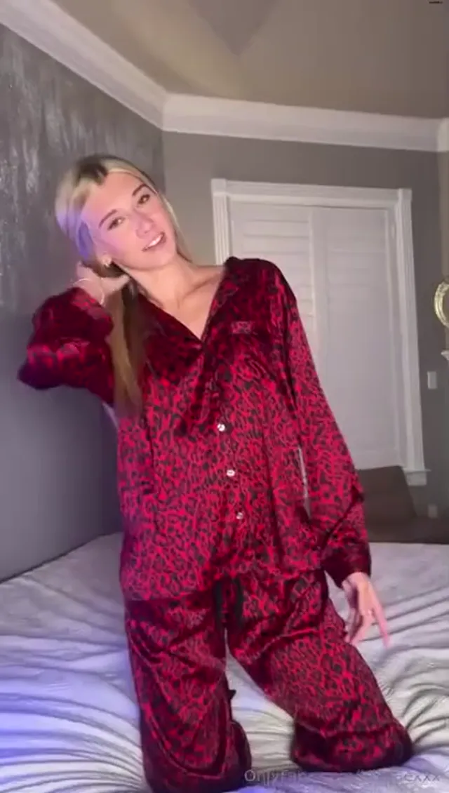 Watch Lexiraexxx Masturbating
