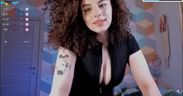 Curly_brook chaturbate 18-May-2025 Bent over and showed her hole