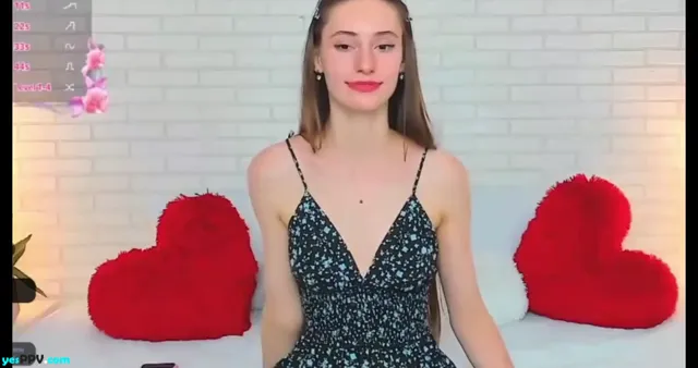 Amber_Aurora chaturbate 18-May-2025 fucks her pink hole in front of the camera