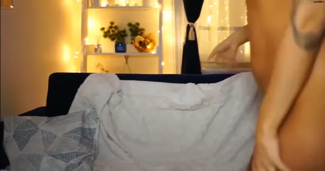 Cinnabellee chaturbate 20-May-2025 showed what’s between her legs