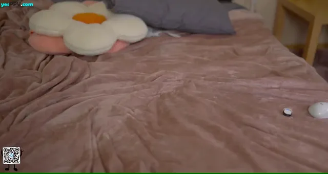 Tiny_Miracle Chaturbate 16-05-2025 and gently fucks herself with a glass toy in a private chat