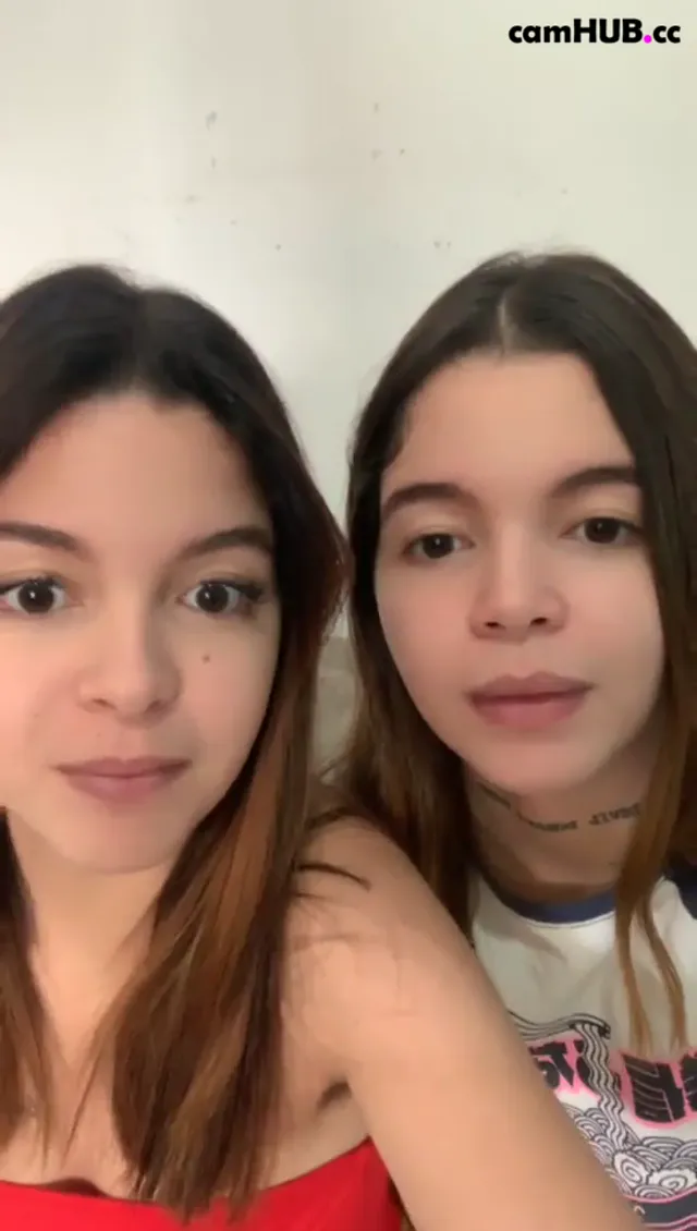 Latina Twins show 2