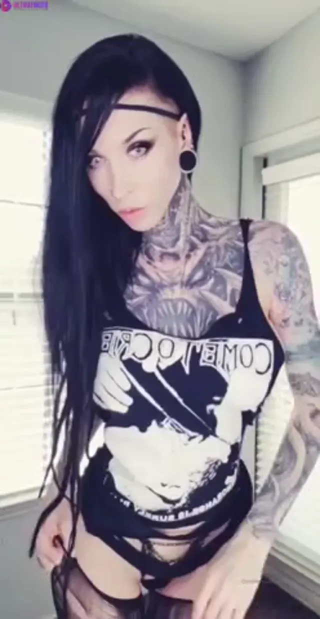 Razorcandi Masturbates With Sex Toy