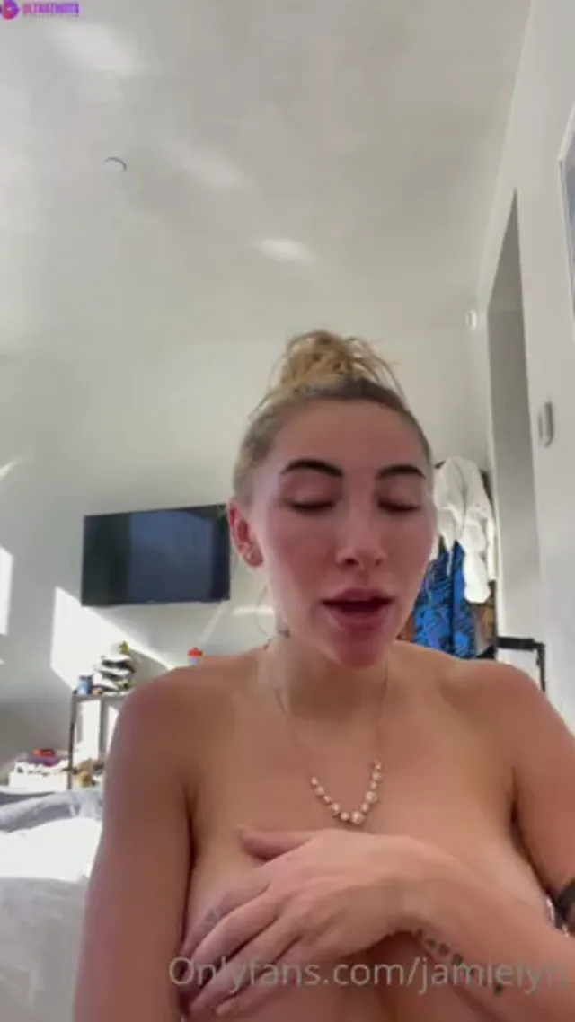 Jamie Lynn Shakes Booty