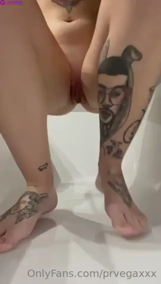 Prvegaxxx Masturbates In The Bathtub