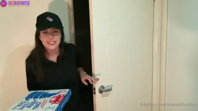 Mae Cartia – Delivery Girl Sucking Customers Big White Cock