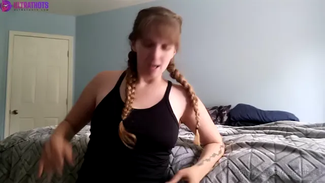 HarperTheFox Flashing Tits In The Bedroom