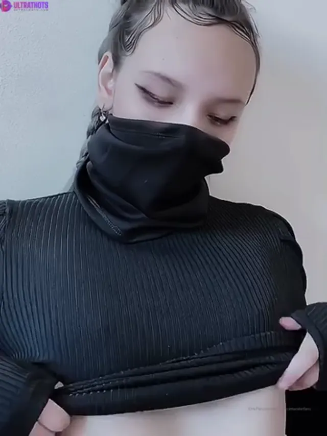 Sophia Scamander Playing With Tits On Cam