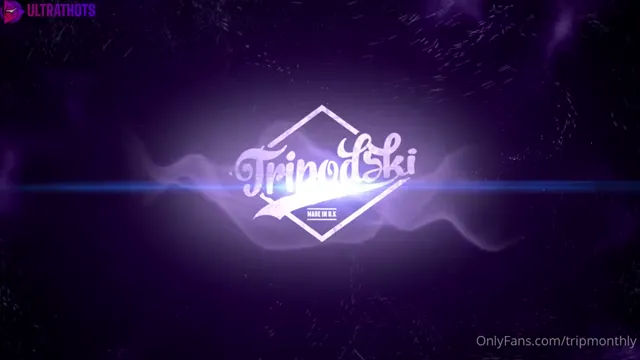 Eliza Rose Watson Gets Fully Nude