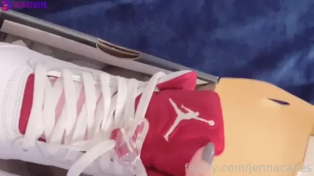 JennaxCakes Rides Dildo