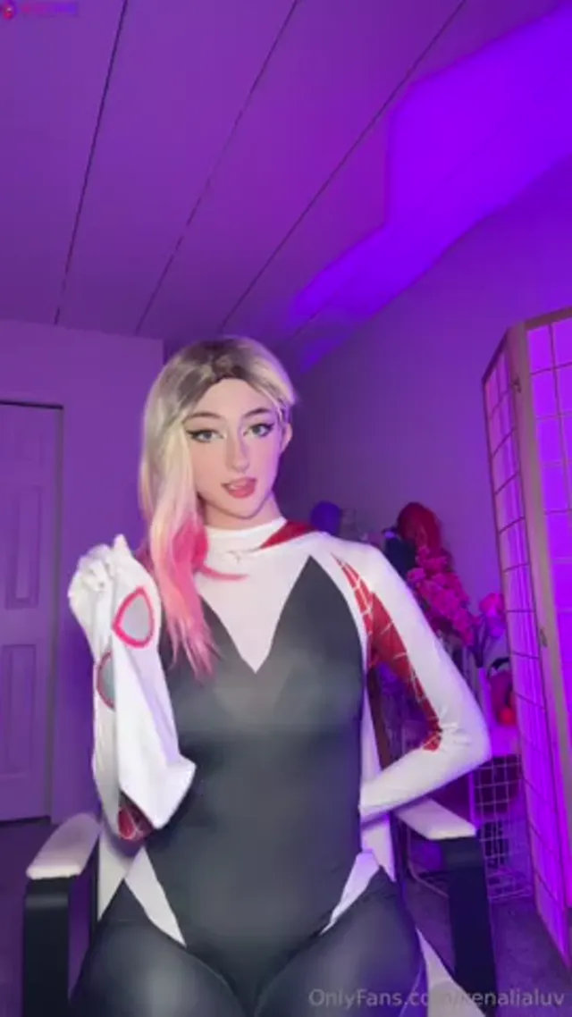 Kenalialuv Masturbates With Sex Toy On The Chair