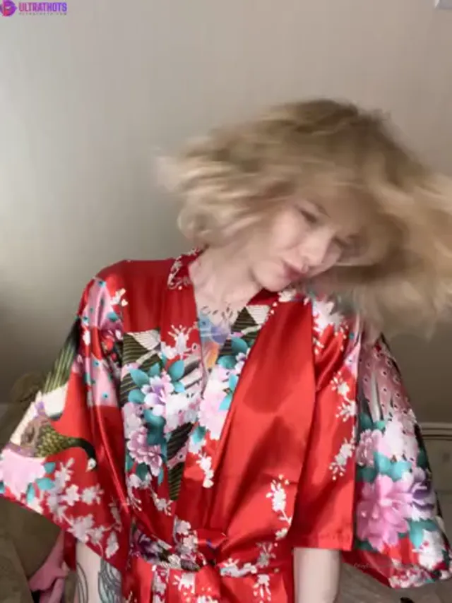 Karneli Bandi Teasing With Tits