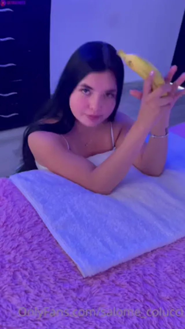 Salome Colucci Kinky Play With Banana