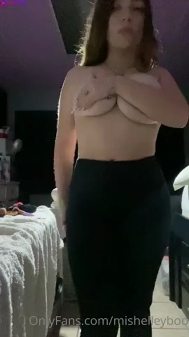 Mishelleyboo Gets Dressed