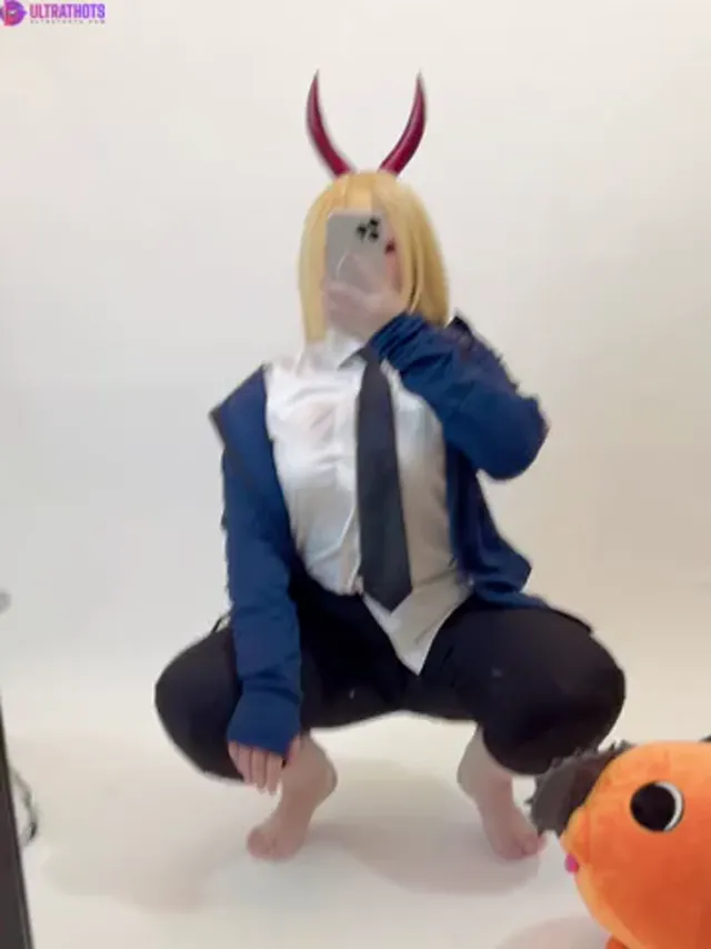 Uyuychan2907 Deadly Cleavage And Bare Feet