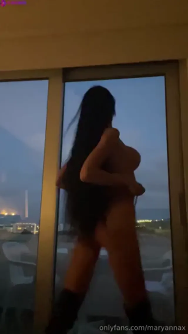 MaryannaX Erotic Dance On Homemade Tape