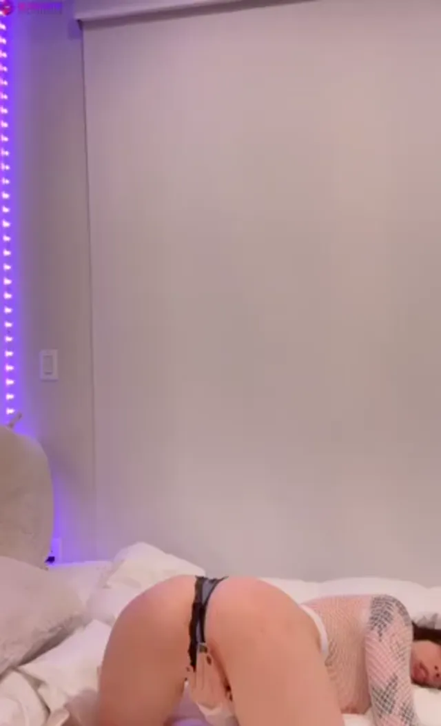 Noemiexlili Flashing Perfect Tits And Big Ass