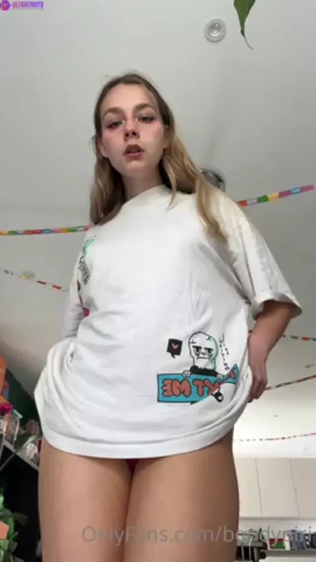 BendyPiri Strips With Ass Close Up