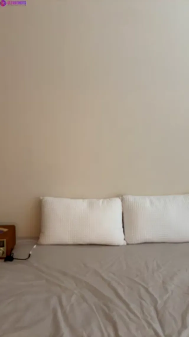 Kateelife Strips Naked And Masturbates Pussy Close Up