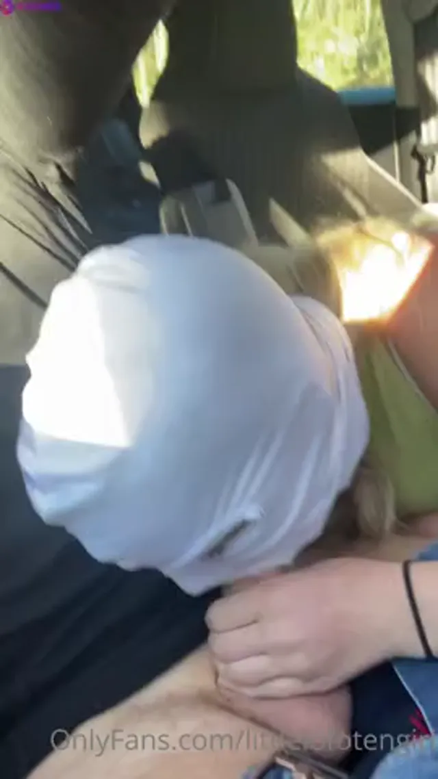 Littlelofotengirl Giving Hot Blowjob in Car