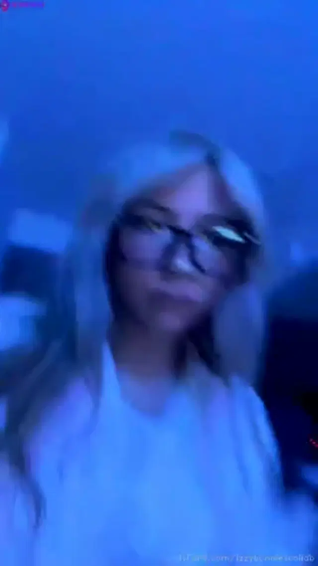 Izzybunnies Livestream with Big Dildo Masturbation