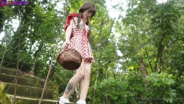 Dreamy Moo Lesbian Play In The Forest