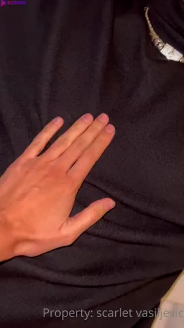 Scarlet Silva Giving Handjob Close Up with Cumshot