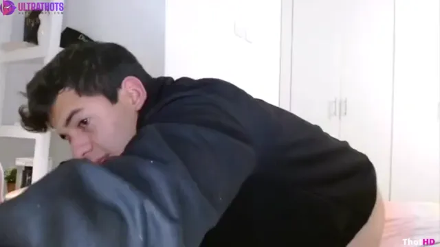 Twitch Streamer Kimmikka Caught Sextape on Livestream