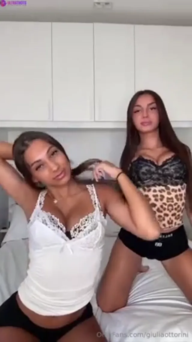 Rebecca Bardaro And Giulia Ottorini – First Lesbian Video