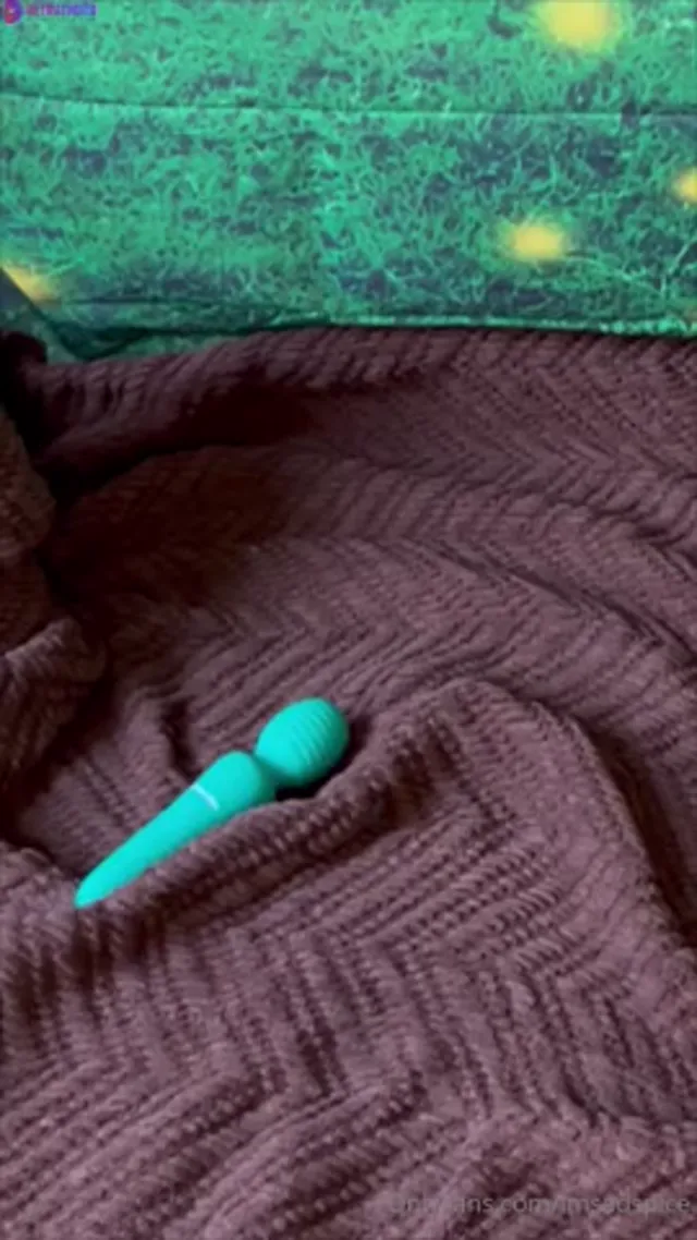 Imsadspice Masturbates Pussy with Sextoys