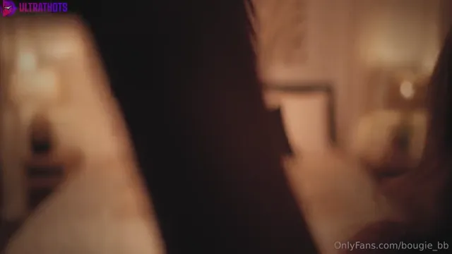 Bougie bb Dildofucking Pussy on bed