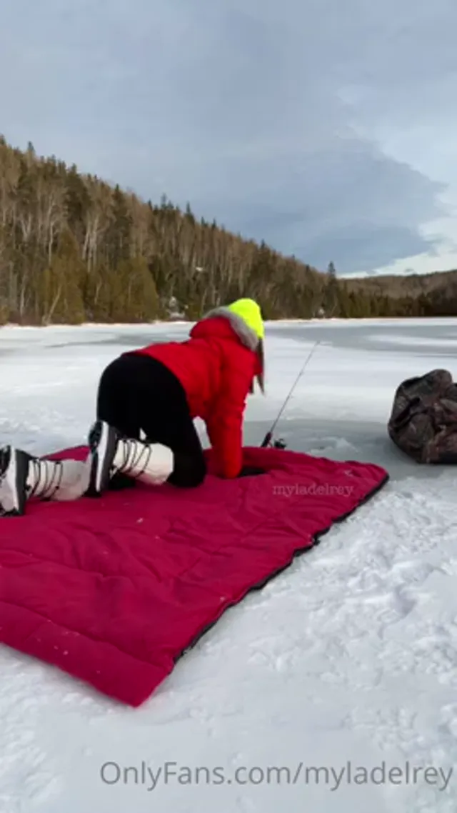 Missdelrey Kinky In The Snow