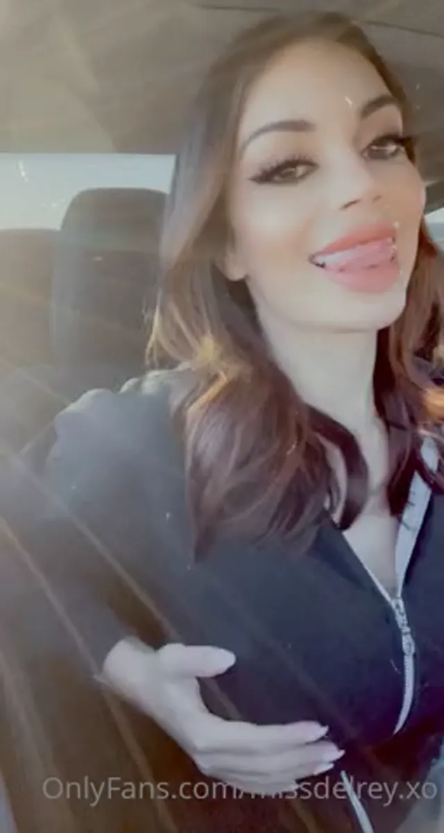 Missdelrey Striptease In The Car