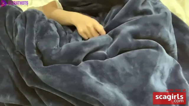 Horny College Girl Pussy Play on Webcam