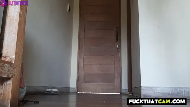 Delivery Surprise: No Panties