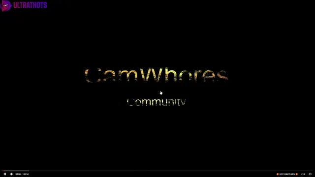 Paow leker med sina stora bröst