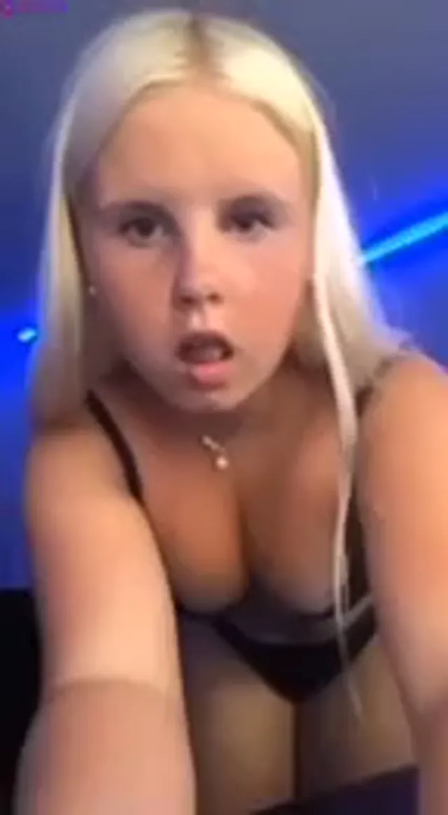 Swedish Klara Twerking