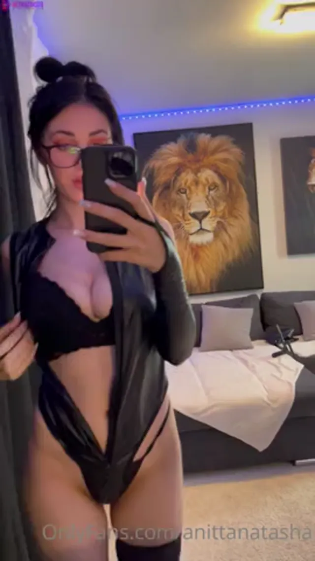 Anitta Hardener Flashing Tits In The Mirror