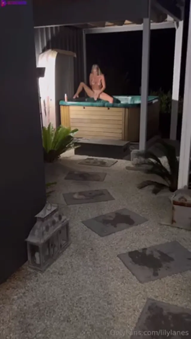 Layla Roo Pool Blowjob