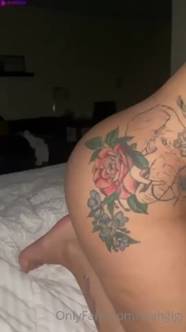 Mami Gianyy In Threesome With Lesbian Friend